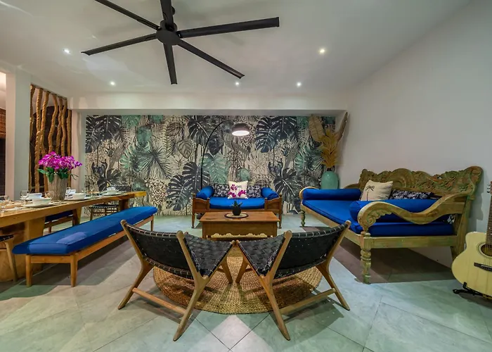 Alchemy Private 4 Bedroom Eat Street 10 Steps To Revolver Cafe Seminyak (Bali)