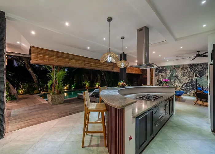 Alchemy Private 4 Bedroom Eat Street 10 Steps To Revolver Cafe Villa *