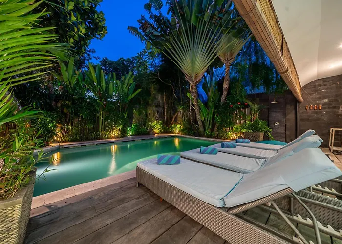 Alchemy Private 4 Bedroom Eat Street 10 Steps To Revolver Cafe Villa Seminyak (Bali)
