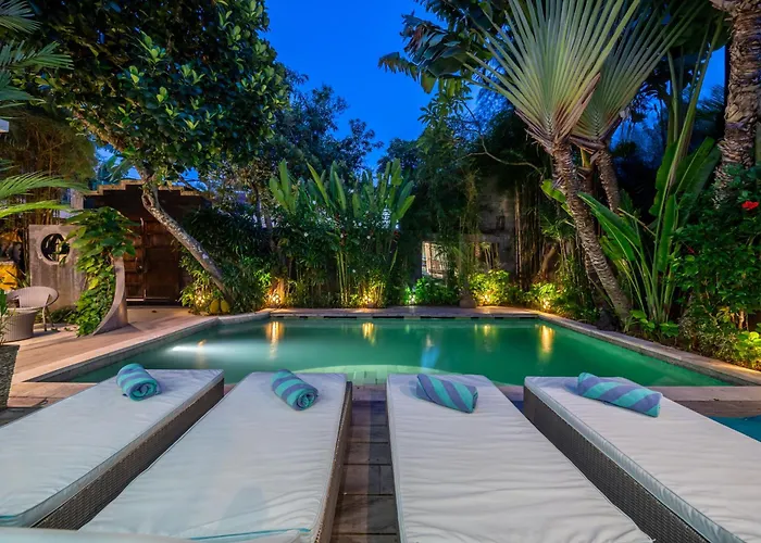 Villa Alchemy Private 4 Bedroom Eat Street 10 Steps To Revolver Cafe Seminyak (Bali)
