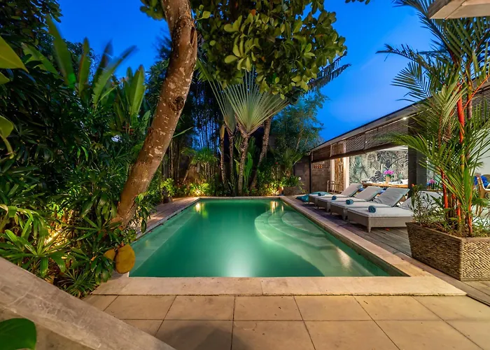 Alchemy Private 4 Bedroom Eat Street 10 Steps To Revolver Cafe Seminyak (Bali)
