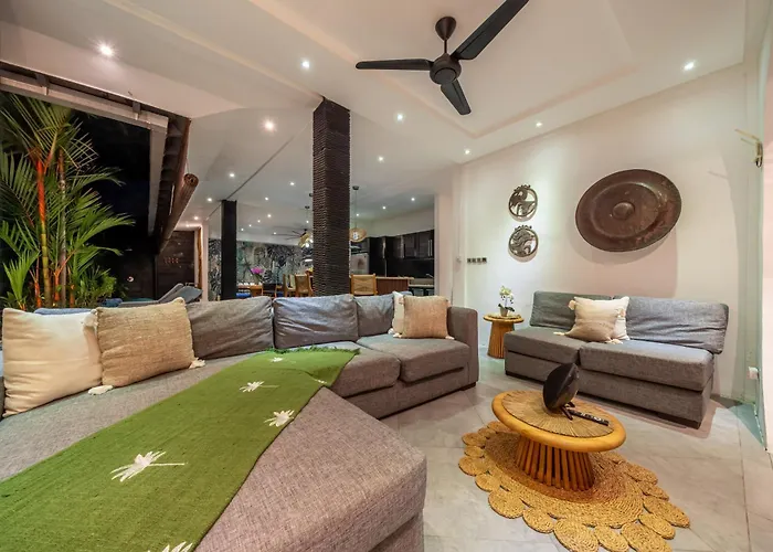 Alchemy Private 4 Bedroom Eat Street 10 Steps To Revolver Cafe