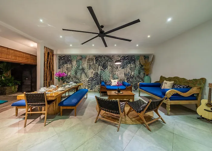 Alchemy Private 4 Bedroom Eat Street 10 Steps To Revolver Cafe * Seminyak (Bali)