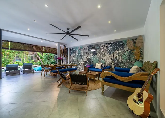 Villa Alchemy Private 4 Bedroom Eat Street 10 Steps To Revolver Cafe Seminyak (Bali)