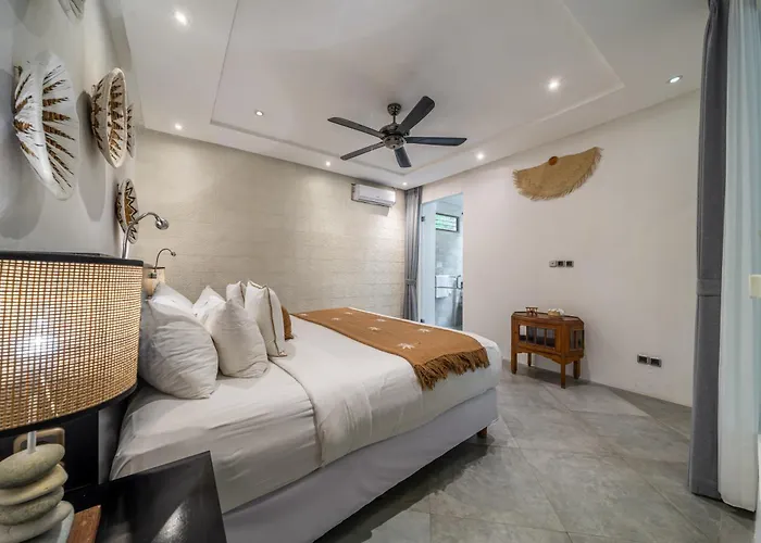 Alchemy Private 4 Bedroom Eat Street 10 Steps To Revolver Cafe * Seminyak (Bali)