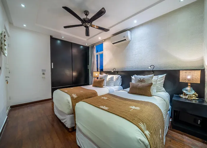 Alchemy Private 4 Bedroom Eat Street 10 Steps To Revolver Cafe Villa