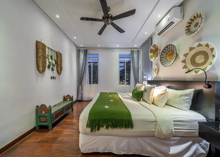 Alchemy Private 4 Bedroom Eat Street 10 Steps To Revolver Cafe Villa *