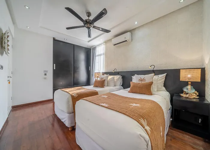 Alchemy Private 4 Bedroom Eat Street 10 Steps To Revolver Cafe Seminyak (Bali)