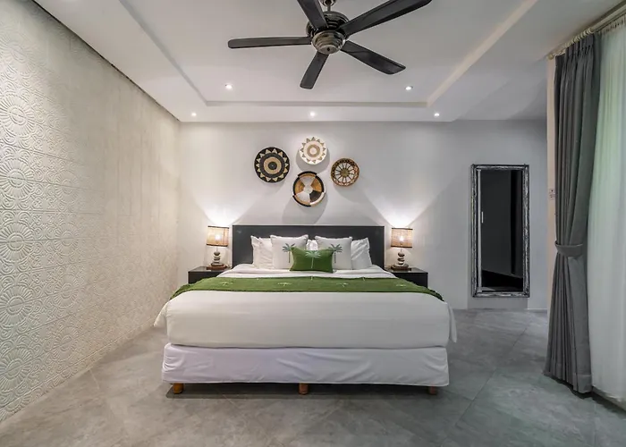 Alchemy Private 4 Bedroom Eat Street 10 Steps To Revolver Cafe * Seminyak (Bali)