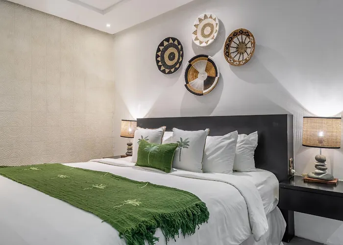Alchemy Private 4 Bedroom Eat Street 10 Steps To Revolver Cafe Villa Seminyak (Bali)