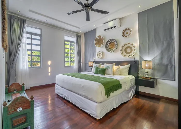 Alchemy Private 4 Bedroom Eat Street 10 Steps To Revolver Cafe
