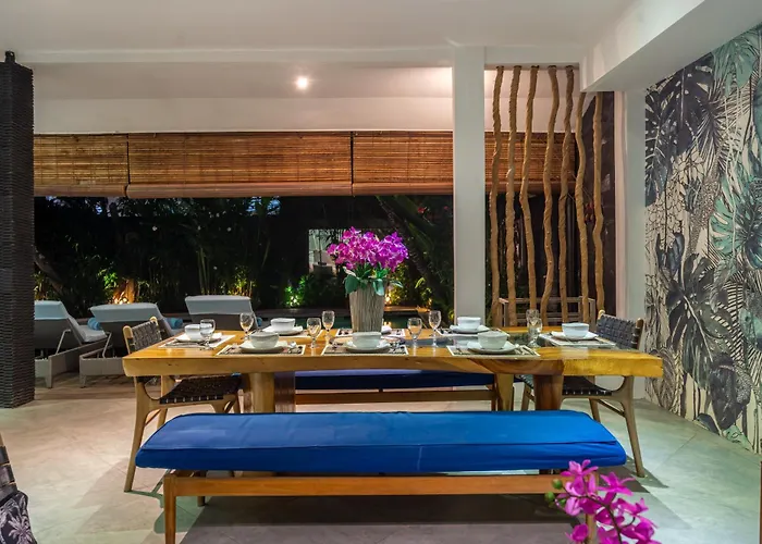 Alchemy Private 4 Bedroom Eat Street 10 Steps To Revolver Cafe Villa Seminyak (Bali)