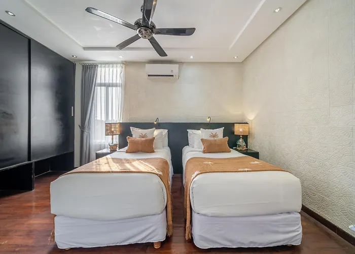 Villa Alchemy Private 4 Bedroom Eat Street 10 Steps To Revolver Cafe Seminyak (Bali)