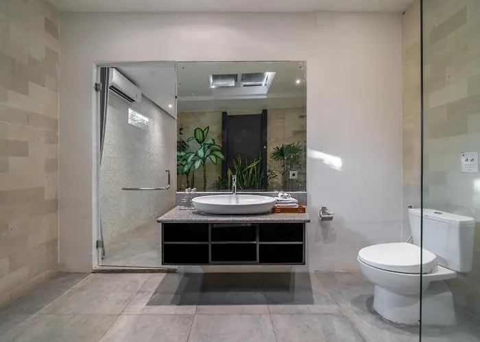 Alchemy Private 4 Bedroom Eat Street 10 Steps To Revolver Cafe *