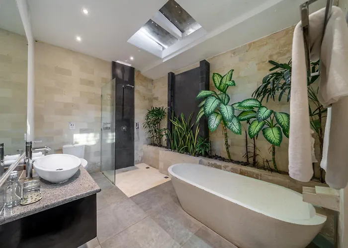 Alchemy Private 4 Bedroom Eat Street 10 Steps To Revolver Cafe Villa